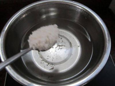 家常腌咸鴨蛋，簡單鹽與水，個個流油起沙，保存一年不壞